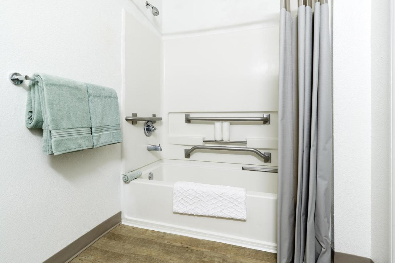 Intown Suites Extended Stay West Palm Beach Fl - Military Trail Rd Exterior photo
