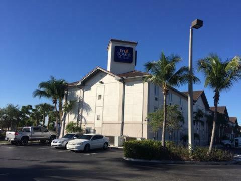 Intown Suites Extended Stay West Palm Beach Fl - Military Trail Rd Exterior photo